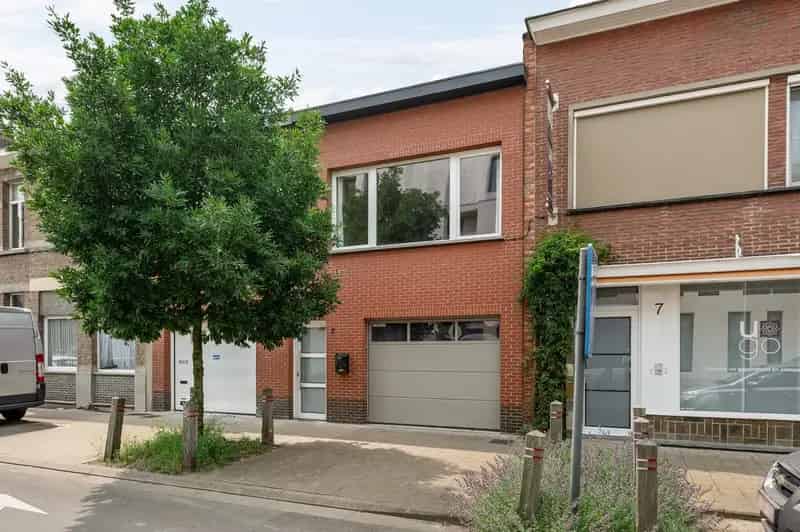 Huis met 1 slaapkamer, garage en terras in het centrum van Wijnegem!