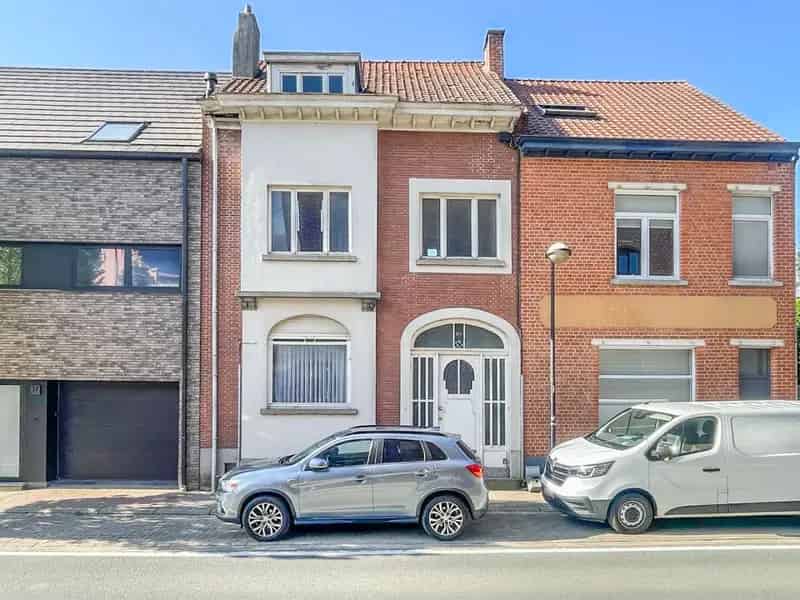 VOLLEDIG TE RENOVEREN KARAKTERWONING !