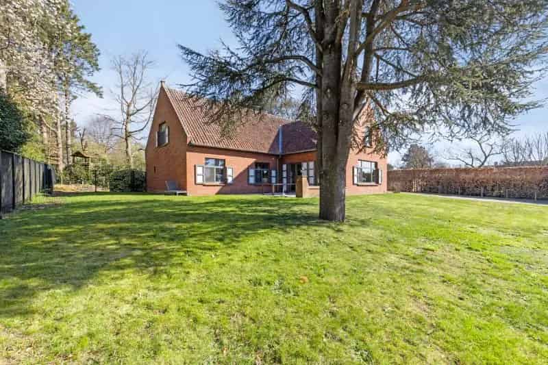 Te huur: karaktervolle villa in een oase van groen in Sint-Martens-Latem