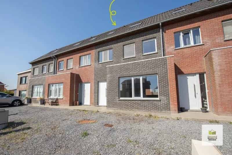 Recente energiezuinige instapklare woning met 4 slpk op centrale ligging te Ruiselede