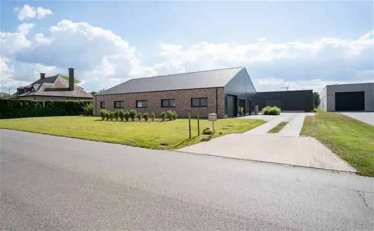 Huis Te Koop Sint Niklaas - 3 slaapkamers, garage en magazijn
