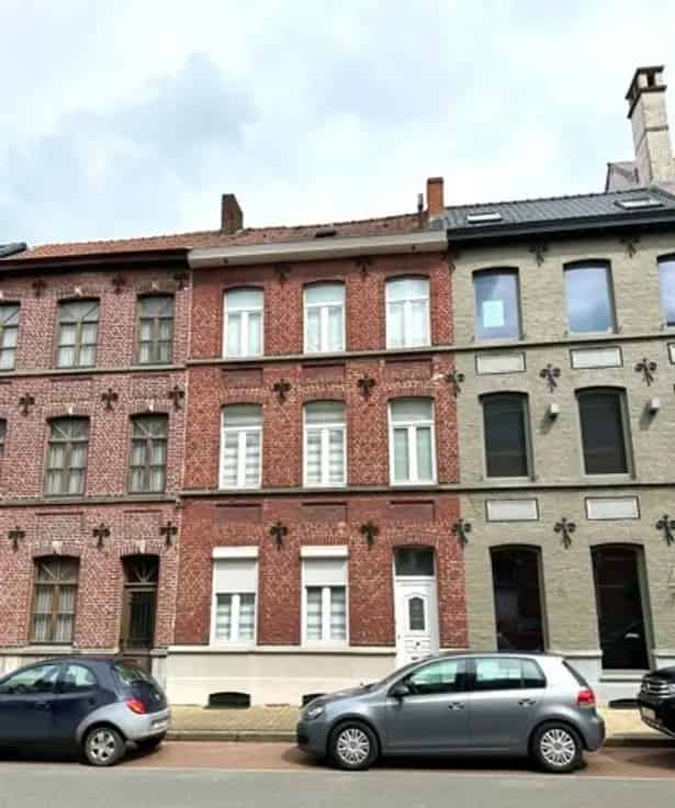 Grote Burgerwoning 4 Slaapkamers Centrum Ronse