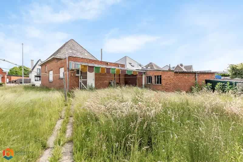 Te renoveren woning met tuin en 2 slpkrs op een perceel van 664 m²