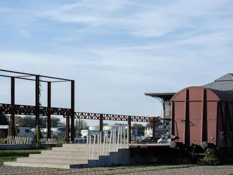 Te renoveren woning met atelier/loods, ruime tuin en bijzonder veel potentieel op een boogscheut van het stadscentrum.