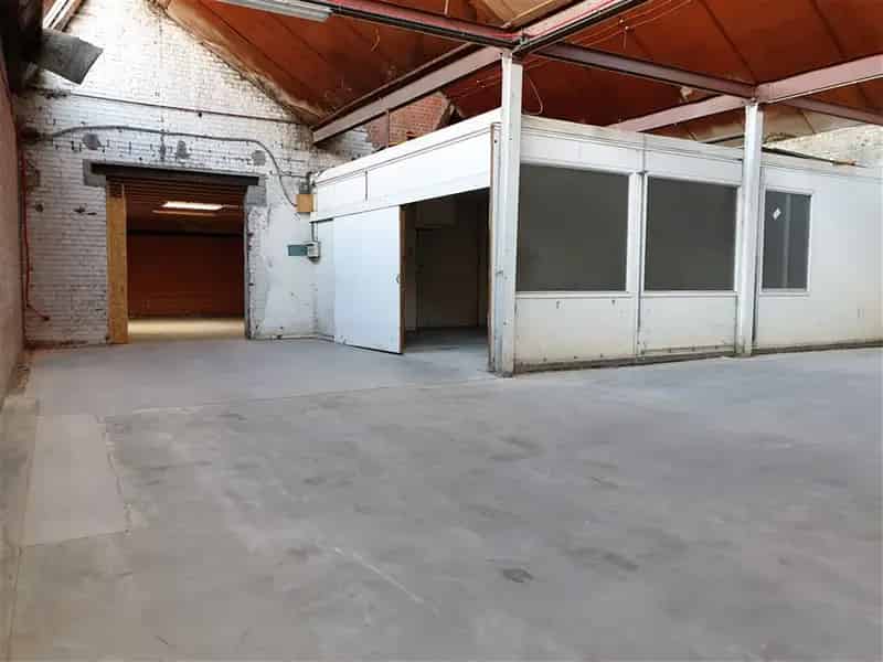 Werkplaats van 320 m² + buitenruimte