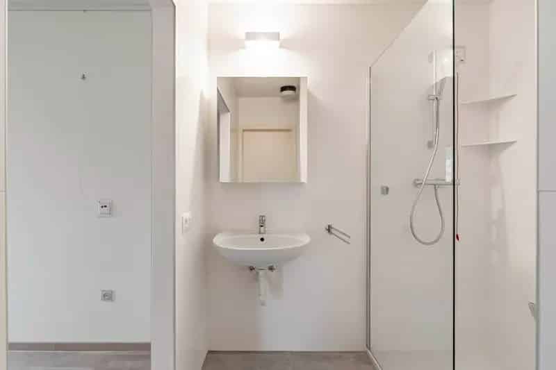 Serviceflat te koop in Leuven: Ruime en gerenoveerde flat met terras