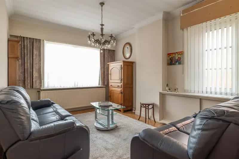 Ruime gezinswoning met mogelijkheid tot 5slk en 2bdk.