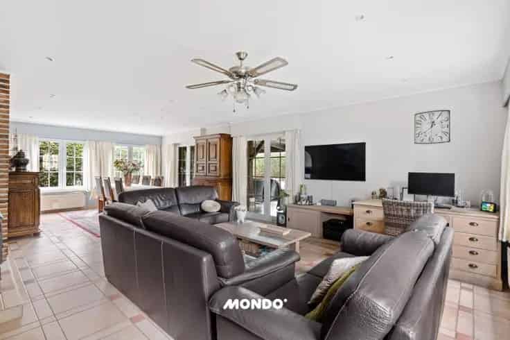 Villa Te Koop: Ruim Landhuis Nabij A12