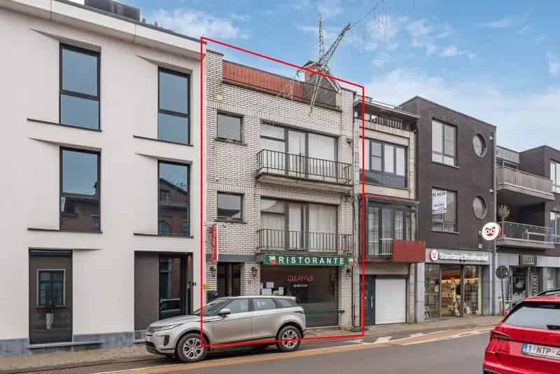 Opbrengsteigendom met ruime parking