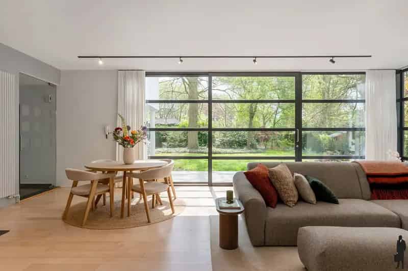 Instapklare architecturale villa op ca. 932m² grond