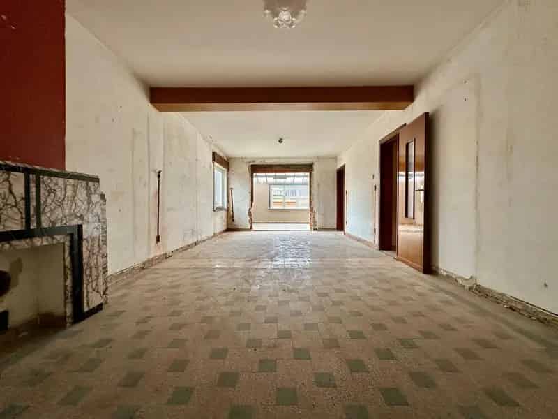 Ruime, te renoveren woning op 9 are