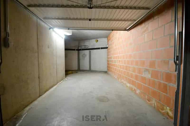 Ruimte garagebox in uitstekende staat in centrum Torhout