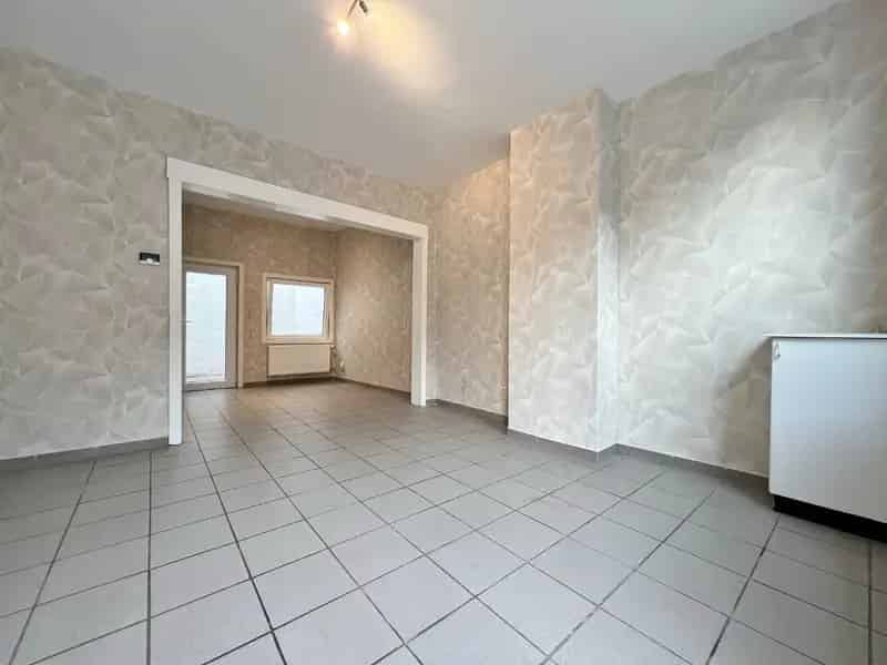 Recent gerenoveerde rijwoning met koer in de dorpskern. PERFECT ALS OPBRENGSTEIGENDOM