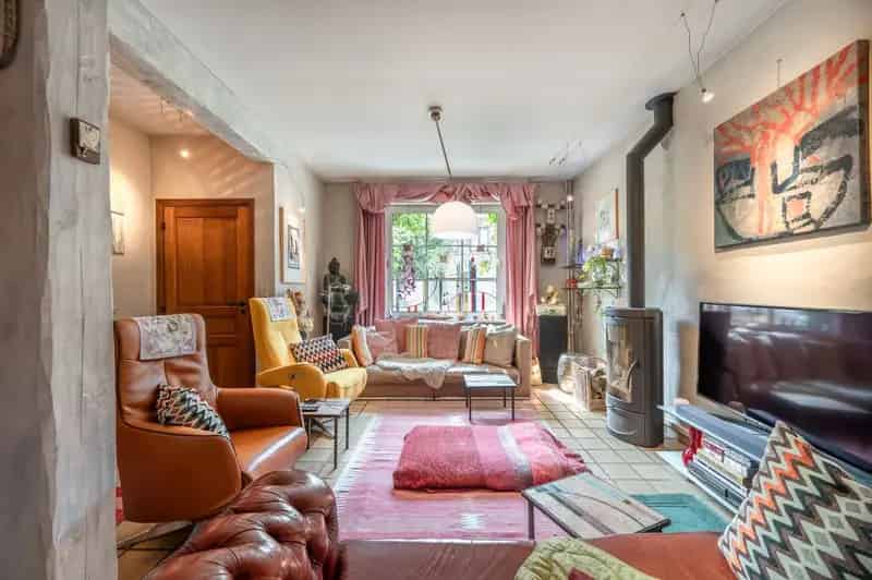 Instapklare woning met grote garage op een gegeerde locatie in Sint-Andries!