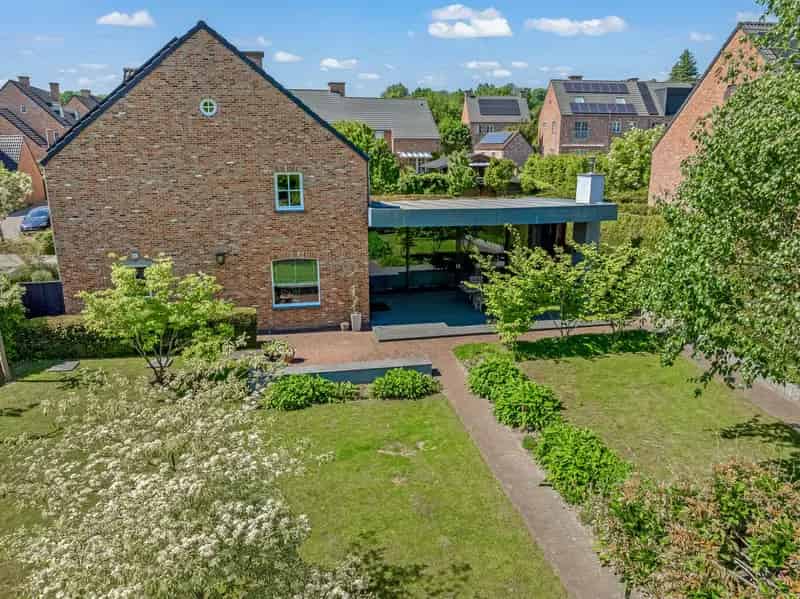 Instapklare woning met tuingerichte aanbouw