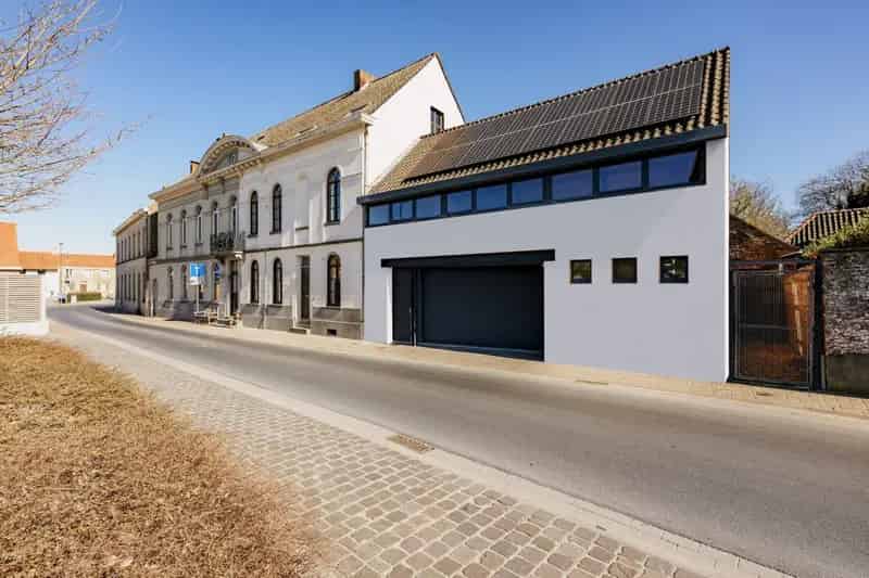 PRACHTIGE HERENWONING MET PRAKTIJKRUIMTE, GARAGE & BIJGEBOUW OP 958 m²