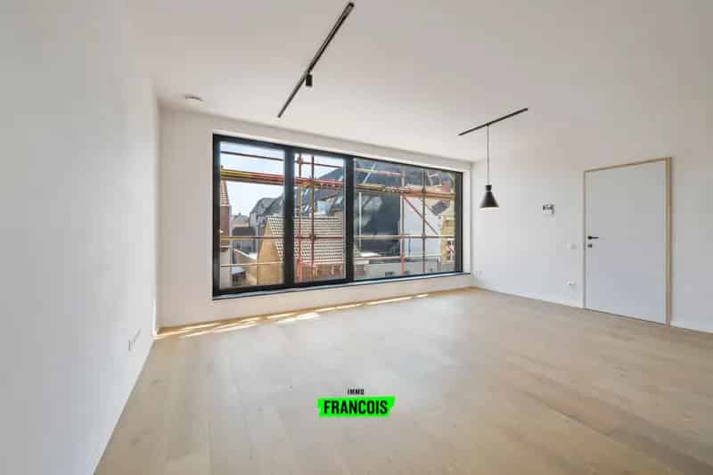 Nieuwbouwappartement (mogelijkheid 6% btw) aan Bredene-Sas te koop.