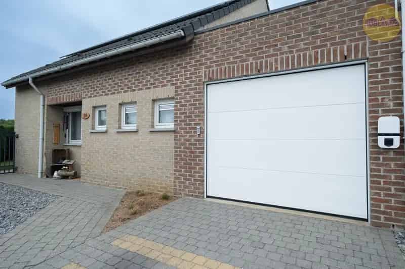 Rustig gelegen en instapklare woning met 3 slaapkamers op een perceel van 449 m² te Tessenderlo-Ham .