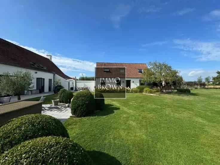 Huis Te Koop Knokke: Verbouwde Hoeve met Atelier