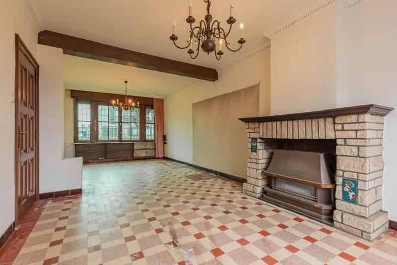 Charmante, te renoveren gezinswoning op centrale locatie