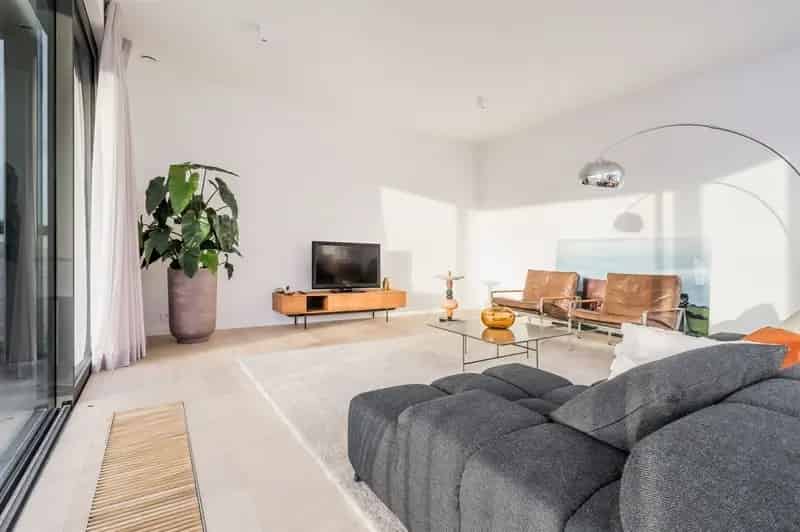 Prachtig penthouse in moderne villa