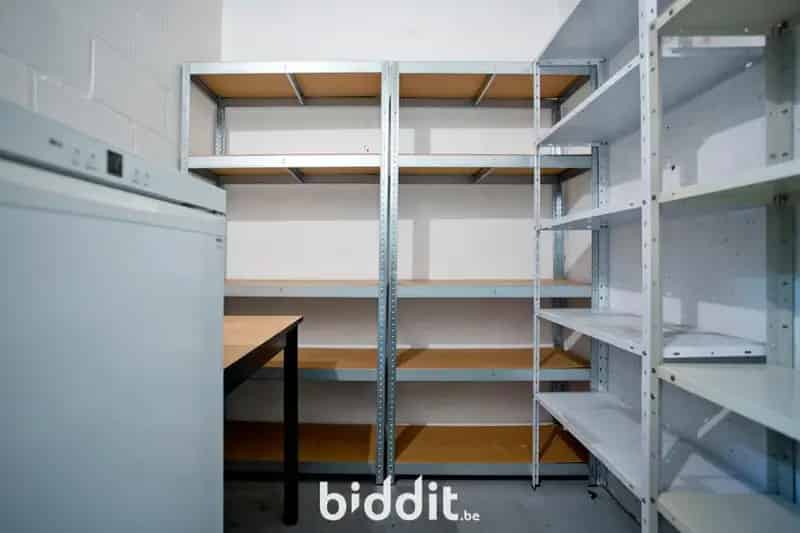 APPARTEMENT MET GARAGE EN BERGING