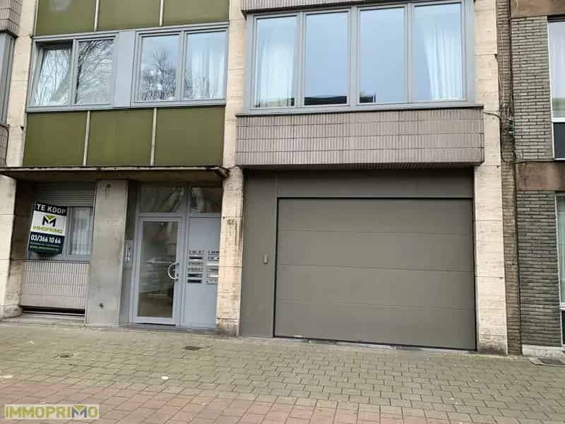 Garagebox te Huur Borgerhout - Autostaanplaats Nr 8