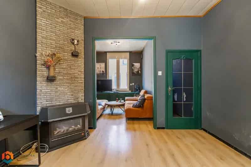 Op te frissen woning met 2 (à 3) slpkrs