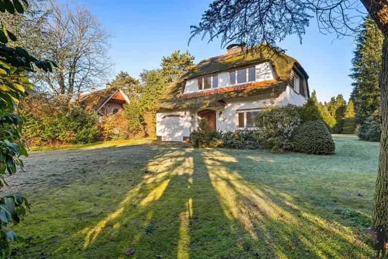 Bouwgrond met een af te breken woning