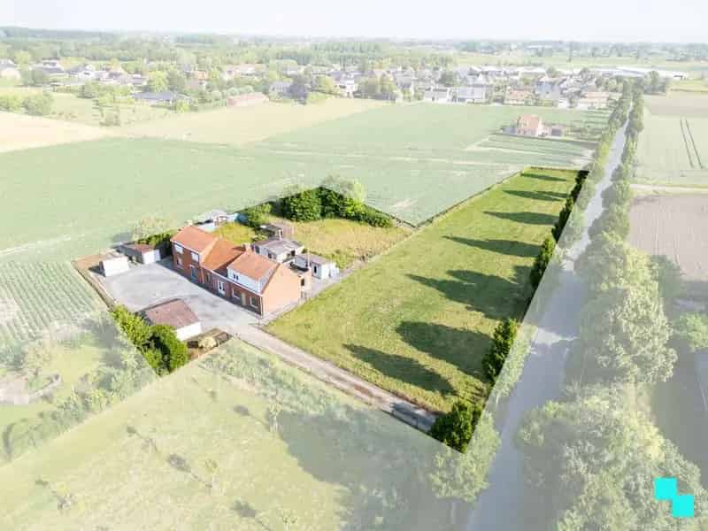 Landelijk te renoveren woning met verzichten