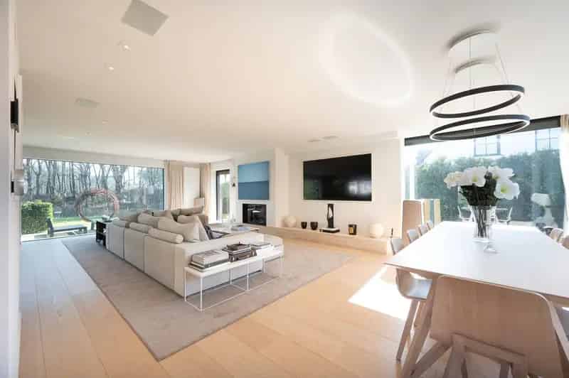 Uitzonderlijke villa genietend van adembenemende groene zichten vakbij het Zwin en het Oosthoekplein.