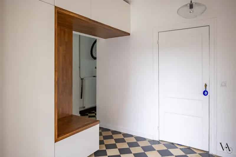 Gerenoveerde rijwoning met tuin in populaire buurt