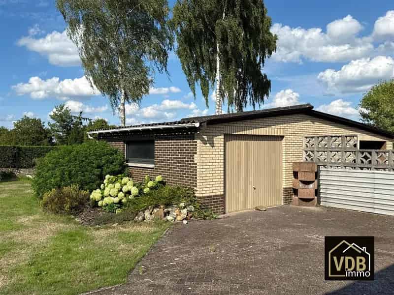 BUNGALOW -  WONING MET 3 SLAAPKAMERS EN 2 GARAGES