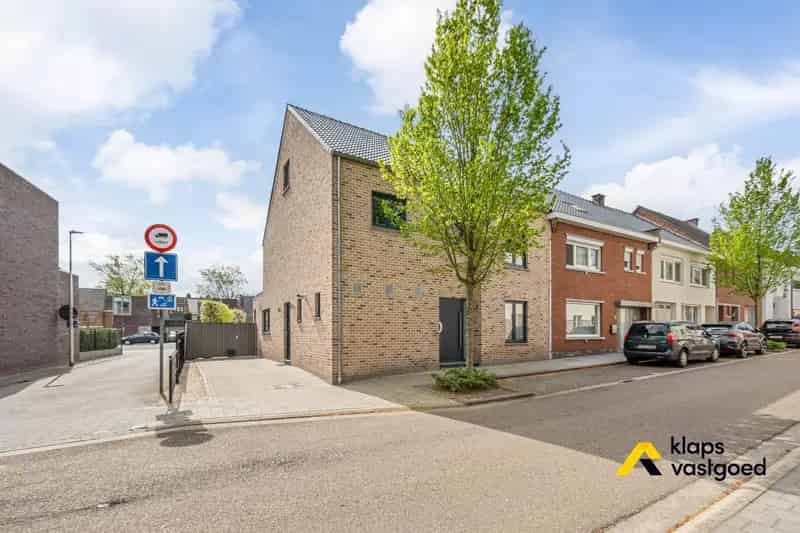 Ruime en comfortabele gezinswoning met 3 slaapkamers op perceel van meer dan 5a in het centrum van Bree