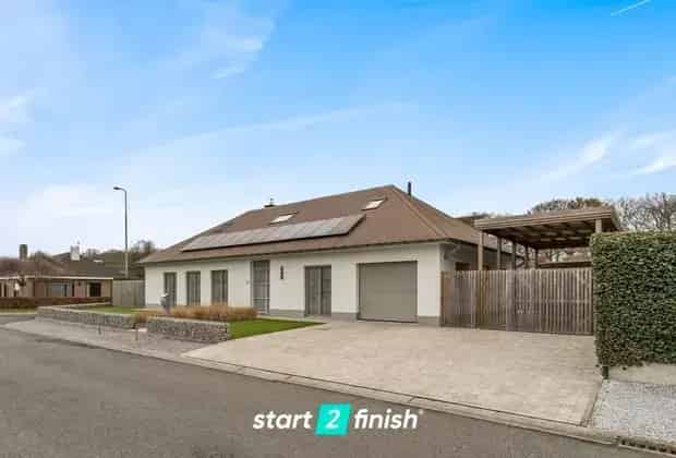 Rustig gelegen woning met garage.