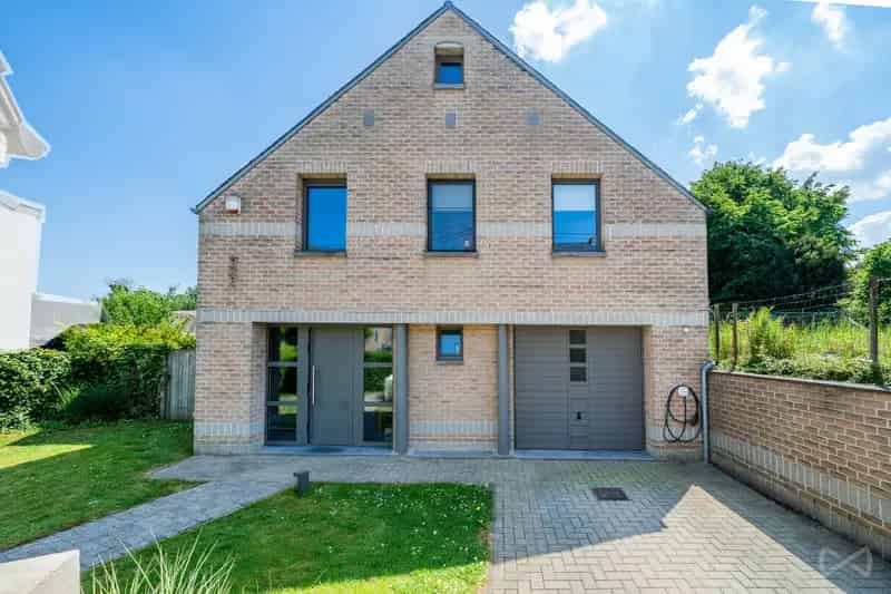 Huis met vijf slaapkamers in Céroux-mousty