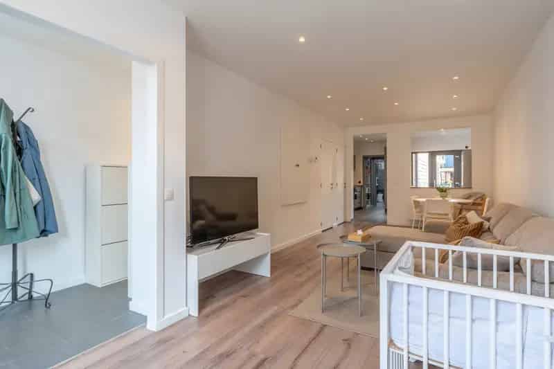 Recent gerenoveerde woning (2023) met 2 slaapkamers en gezellige stadstuin.