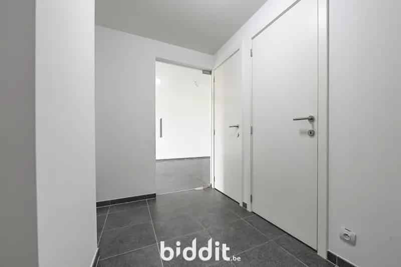 INSTAPKLAAR APPARTEMENT (3 SLAAPKAMERS) MET GARAGEBOX