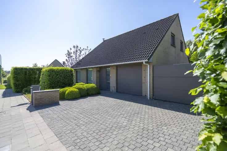 Huis Te Koop Marke: Instapklaar met Tuin en 3 Slaapkamers