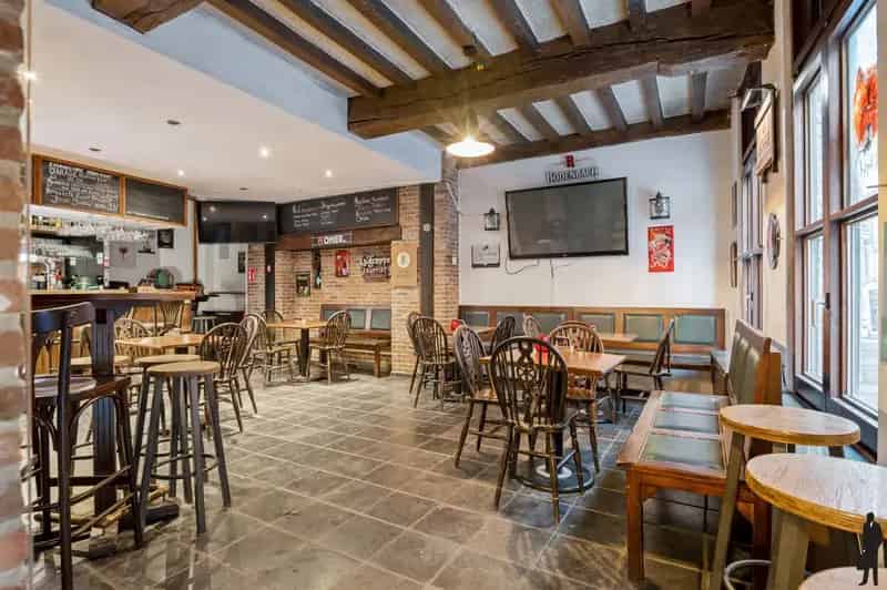 Woonhuis met café/restaurant
