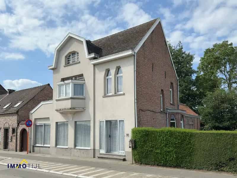 Te renoveren gezinswoning met grote tuin!