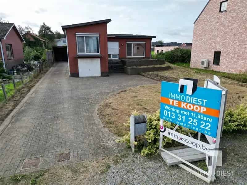 Landelijk gelegen woning op 11,90 are met 3 slaapkamers en ruime kelder