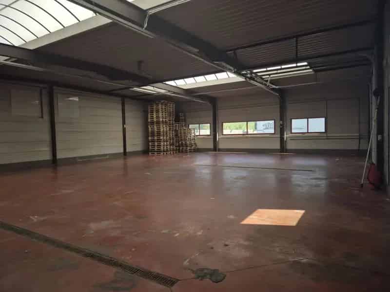 Opslagplaats van 300 m² met een goede ligging