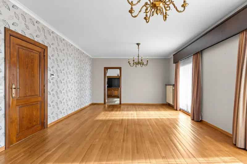 Perfect onderhouden woning met 4 tot meer slaapkamers.
