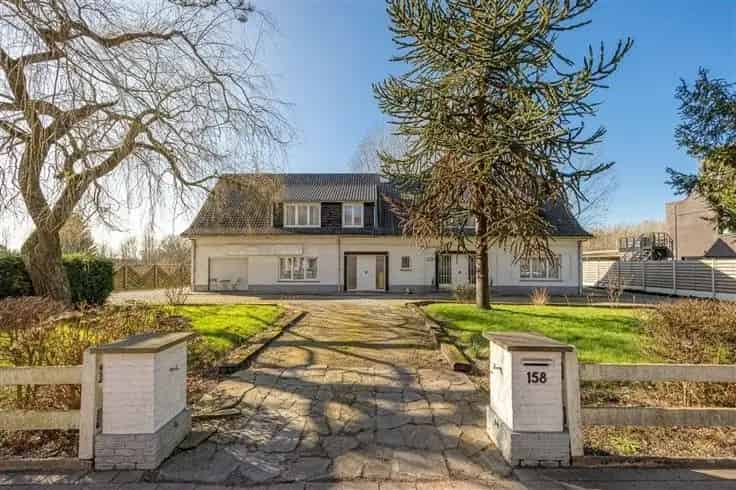 Villa te koop 3552m² met zwembad