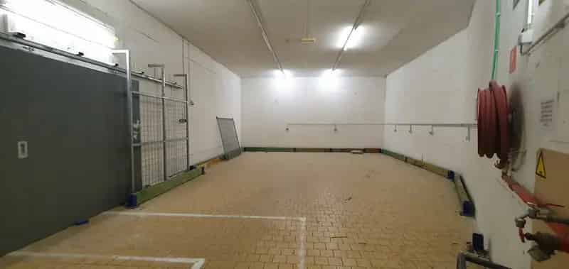 Magazijn van 110m² op een goede locatie aan de rand van Bree centrum