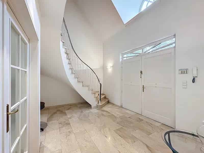 Klassieke energiezuinige villa met 4 (mog. 5) slaapkamers op ruim perceel.