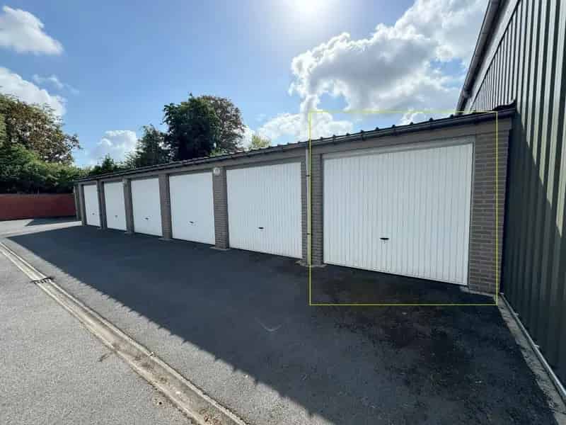 RECENTE GARAGE IN HARTJE MEULEBEKE