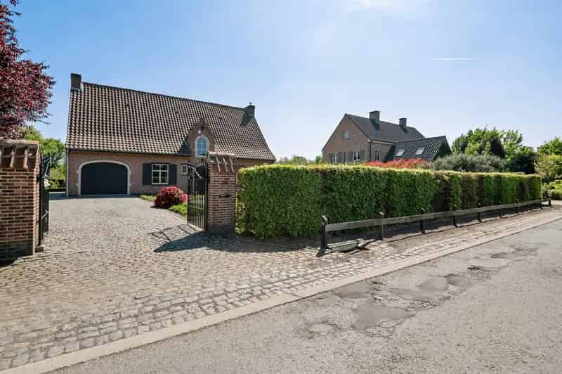 Woning met 3 slaapkamers en achterliggend weiland