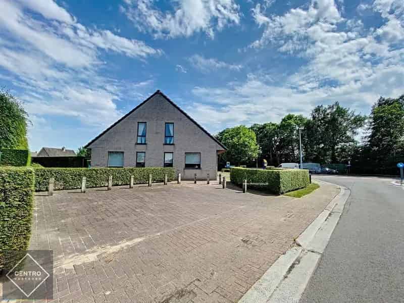 Kantoorgebouw te koop Roeselare